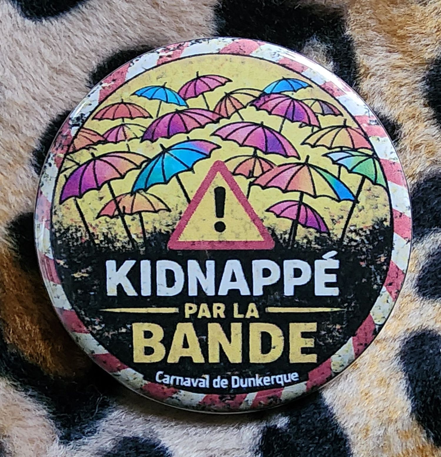 Badge de carnaval "kidnappé par la bande" - création dunkerquoise
