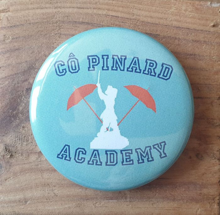 Badge cô pinard academy bleu