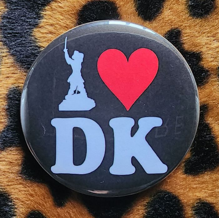 Badge I love DK noir